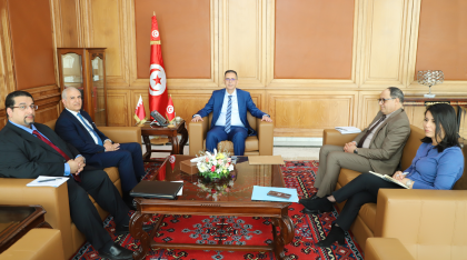 Lire la suite à propos de l’article Le ministre des domaines de l&rsquo;Etat rencontre l&rsquo;ambassadeur du Bahrein.