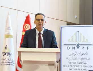 Lire la suite à propos de l’article Le ministre des domaines de l&rsquo;Etat préside un colloque scientifique sur les autorisations administratives dans les opérations immobilières entre loi et perspectives.