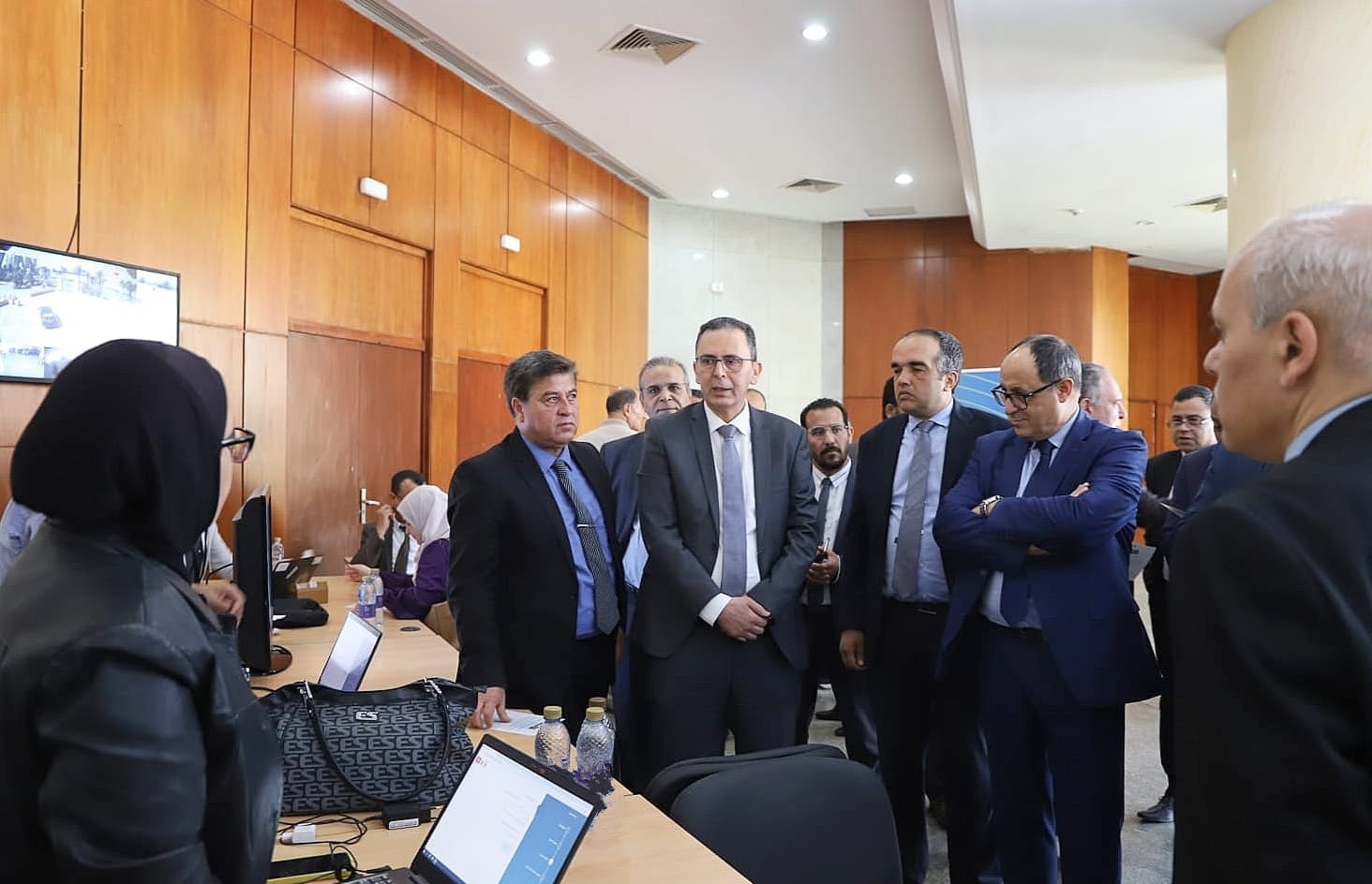 You are currently viewing M. Mohamed Rekik donne le coup d&rsquo;envoi de l&rsquo;identité numérique via le portable pour le personnel du ministère.