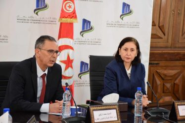 Lire la suite à propos de l’article Séance de travail sur le déblocage du projet de l&rsquo;autoroute A2 reliant Tunis-Jelma.