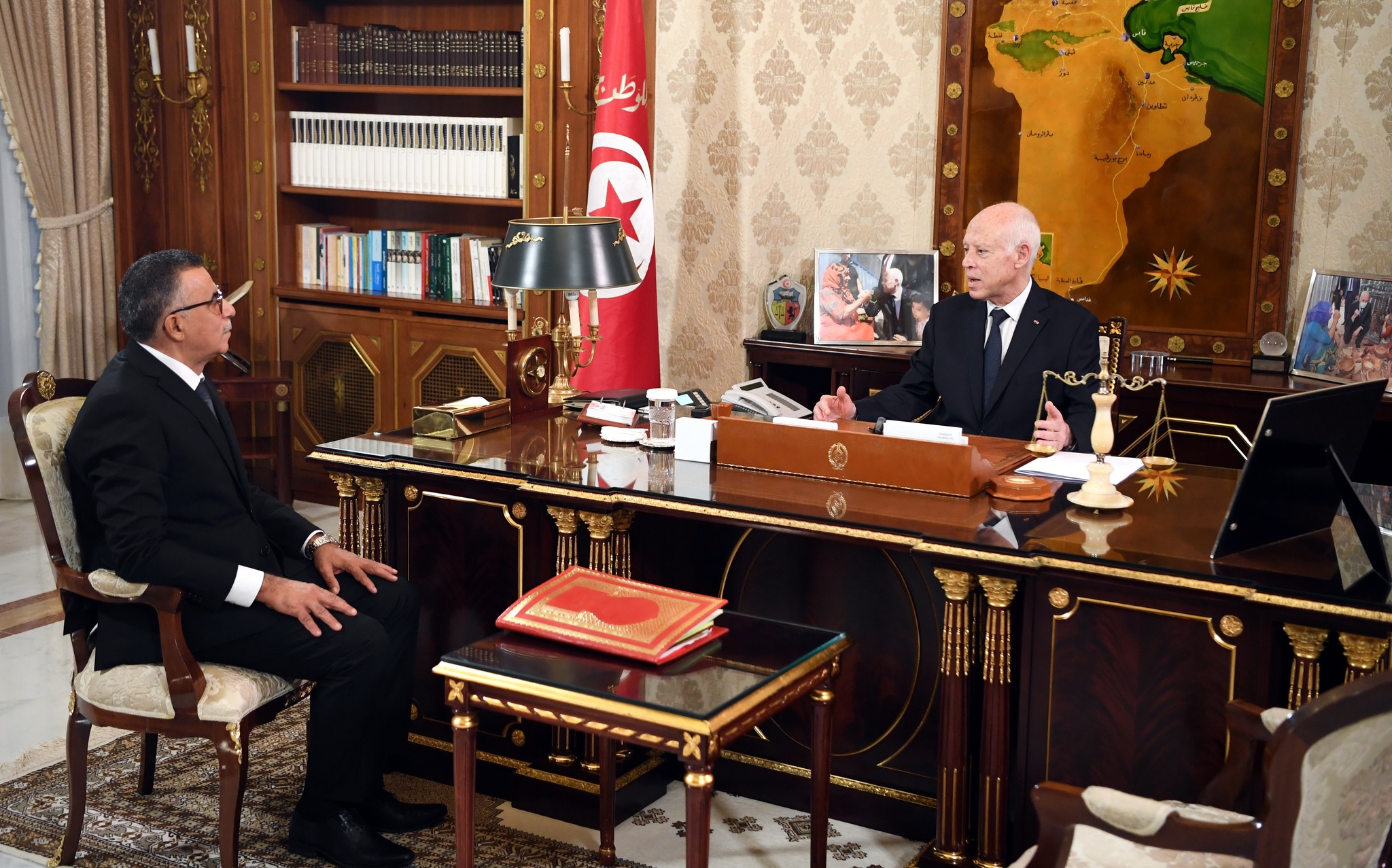 You are currently viewing Le chef de l&rsquo;Etat rencontre le ministre des domaines de l&rsquo;Etat et des affaires foncières