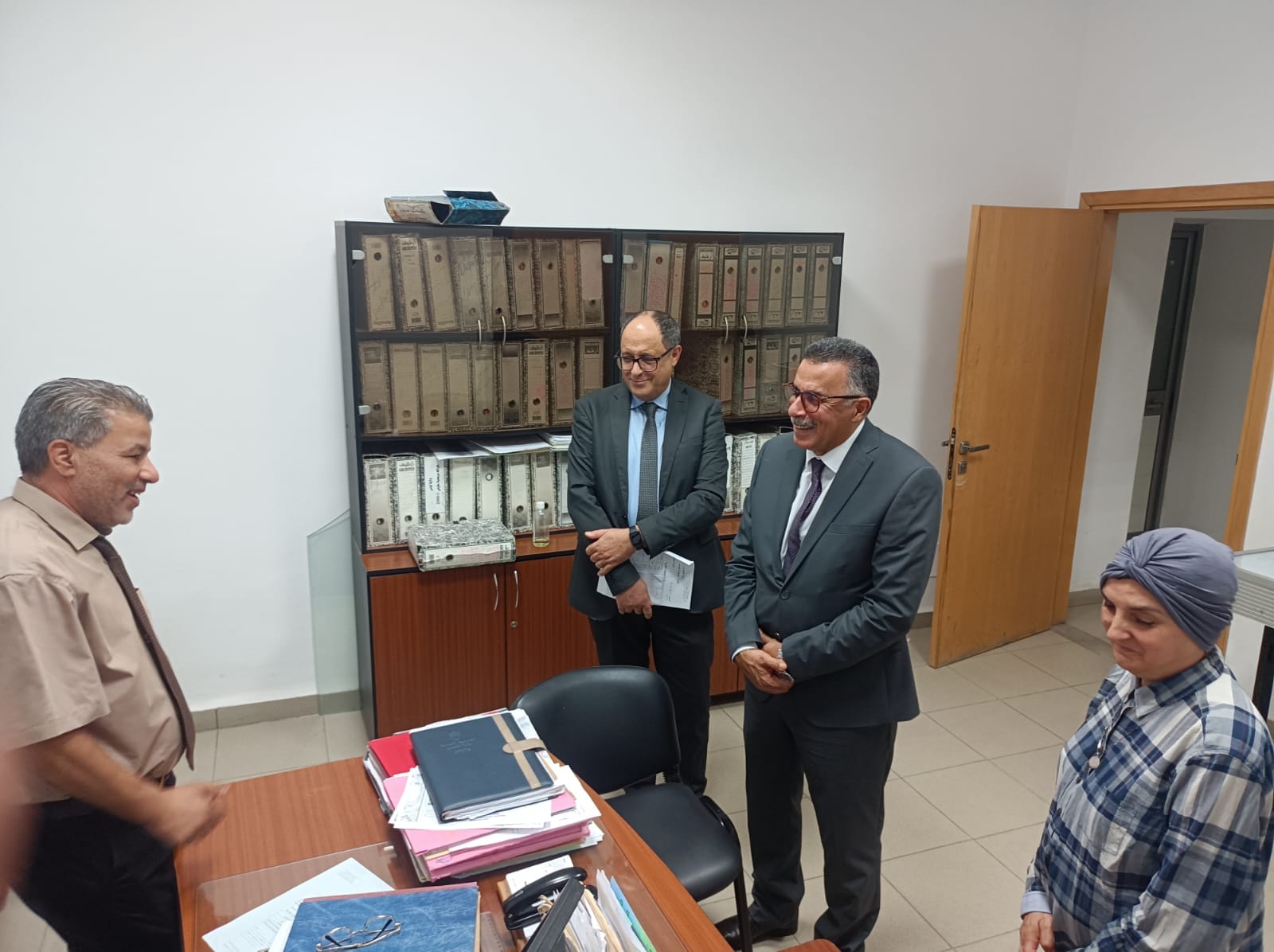 You are currently viewing Lors d&rsquo;une visite inopinée : Le ministre des domaines de l&rsquo;Etat inspecte la direction régionale des domaines de l&rsquo;Etat de Tunis.