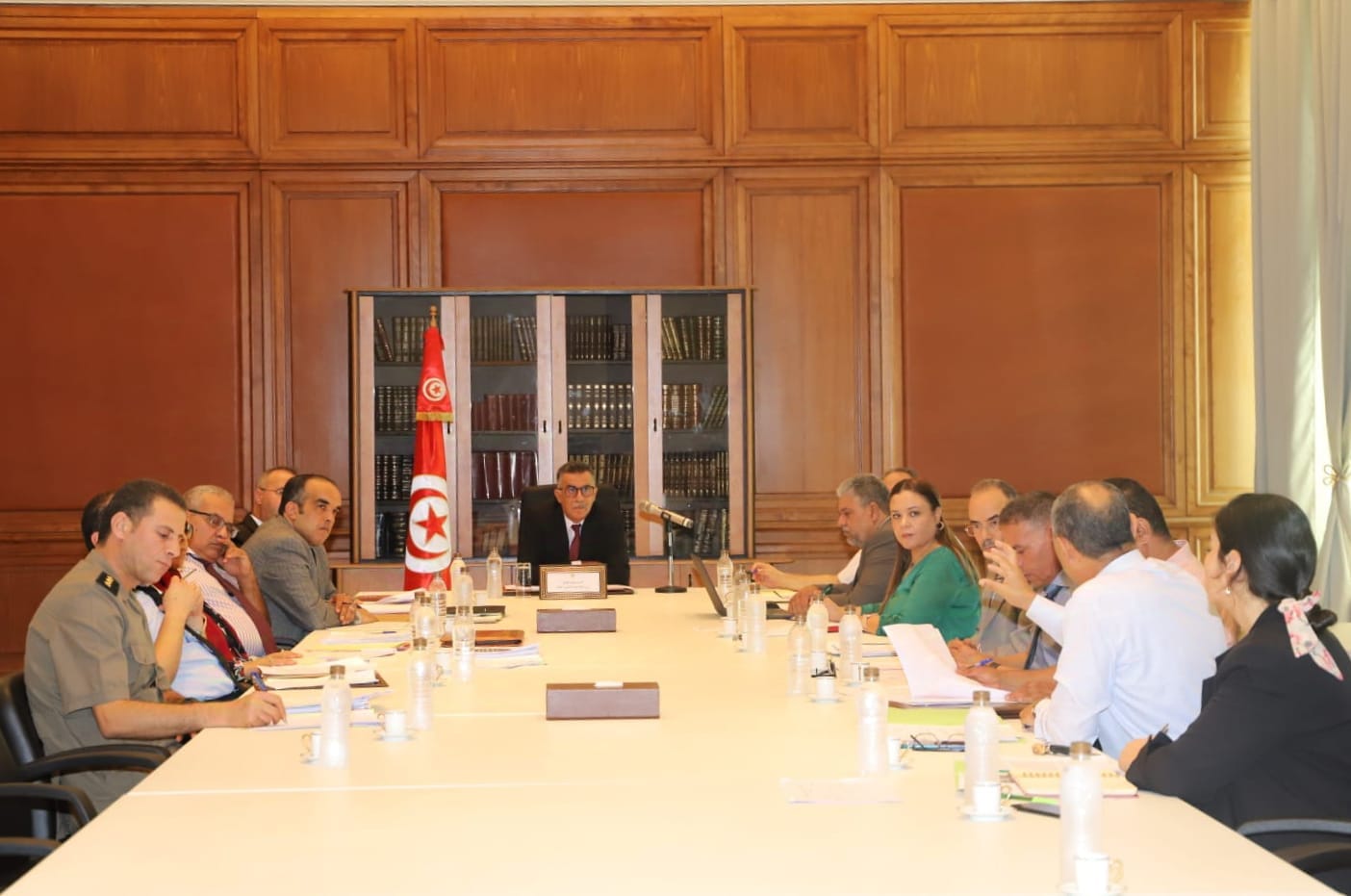 You are currently viewing Le ministre des domaines de l&rsquo;Etat supervise la réunion du comité de pilotage pour le projet de révision de la loi sur les terres collectives.