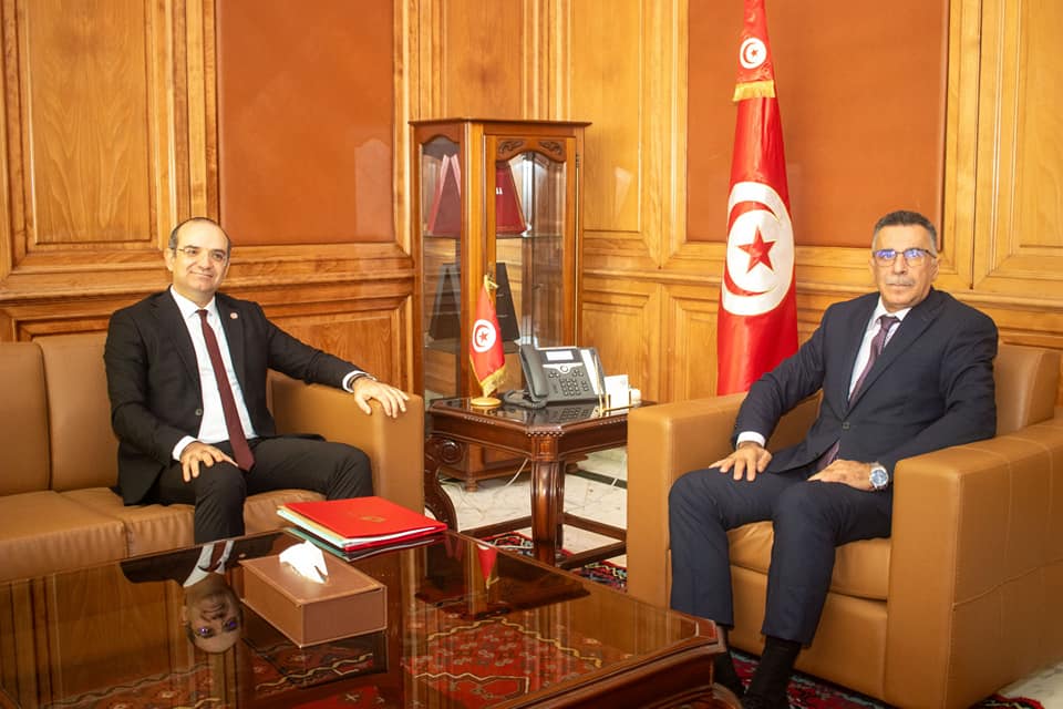 Lire la suite à propos de l’article Séance de travail au ministère des domaines de l&rsquo;Etat et des Affaires Foncières pour examiner les questions foncières avec l&rsquo;instance indépendante pour les Elections.