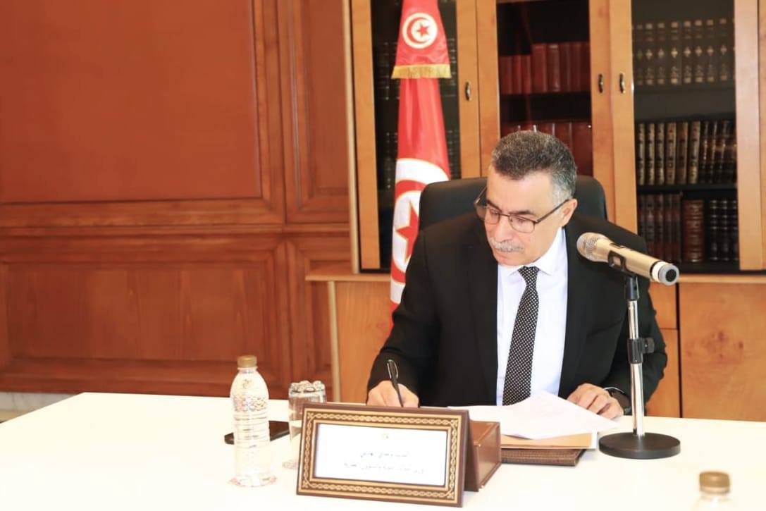 Read more about the article وزارة أملاك الدولة والشؤون العقارية: الموافقة على تسويغ مقاطع دولية لتسريع إنجاز المشاريع العمومية