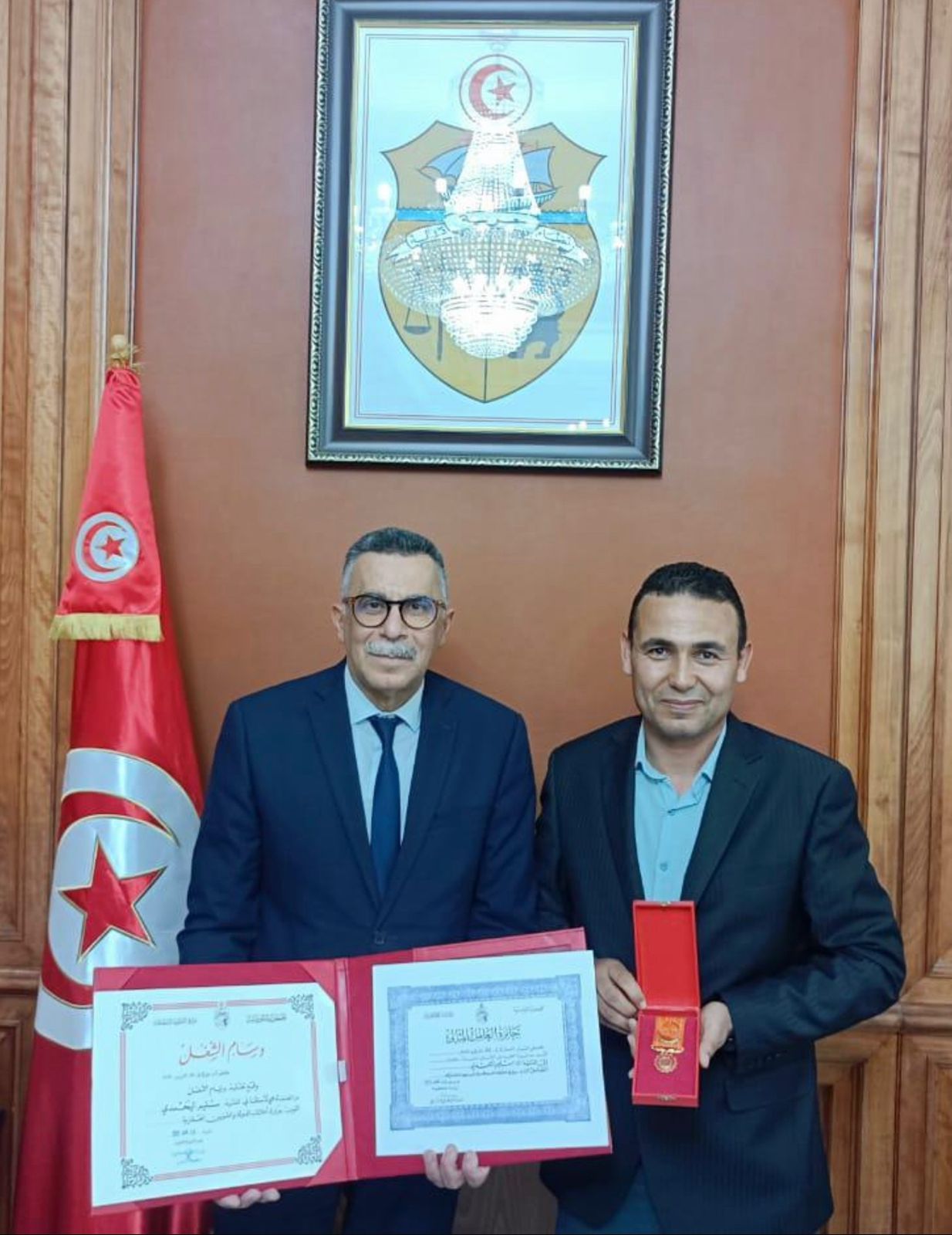 Read more about the article وزير أملاك الدولة والشؤون العقّارية يؤكّد دعمه للكفاءات والإطارات الشابّة بالوزارة