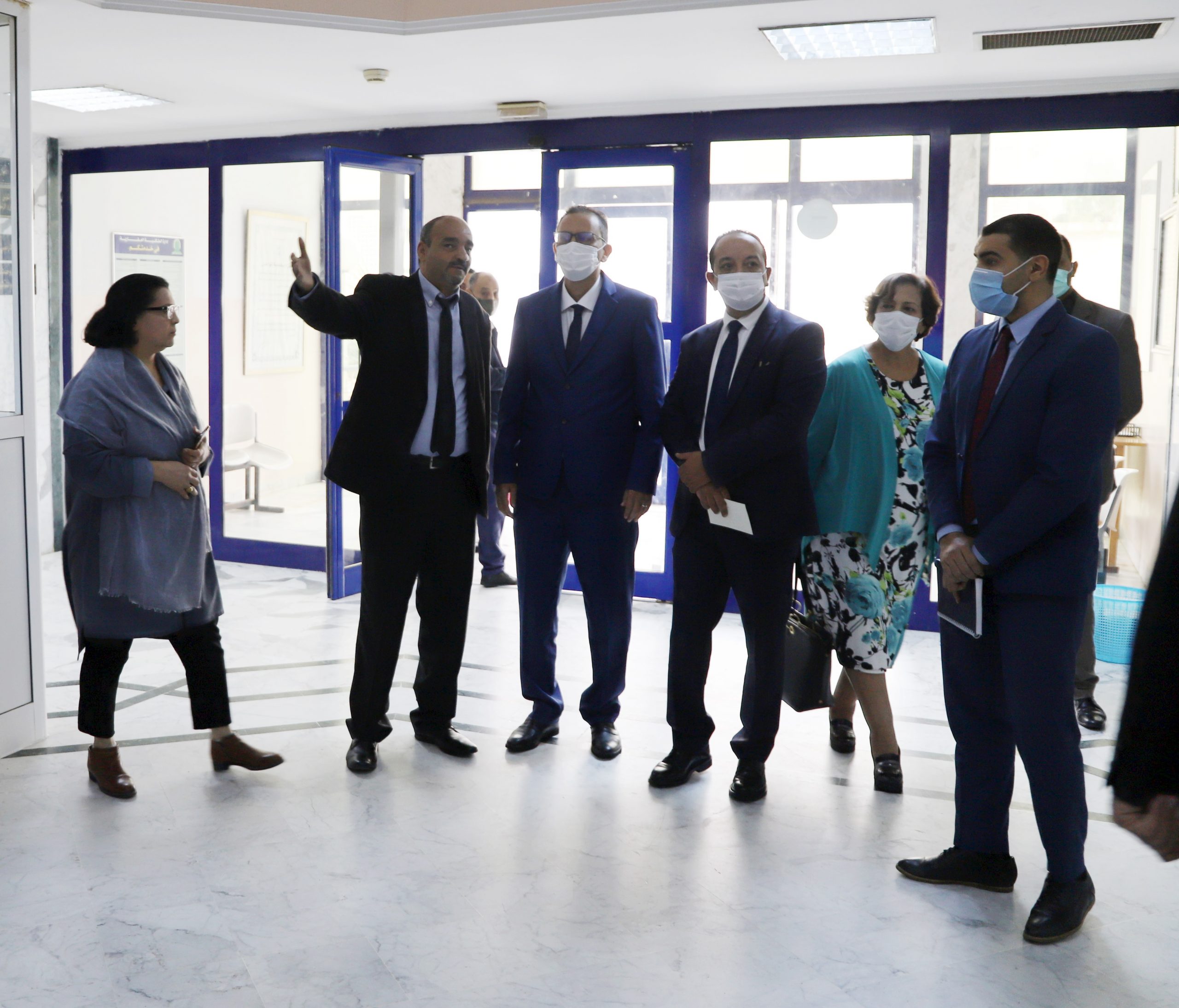 You are currently viewing Lors d’une visite inopinée à la direction régionale de la propriété foncière de Ben Arous : Le ministre des domaines de l’Etat envoie un message de réconfort aux citoyens concernant la sauvegarde de leur propriété.